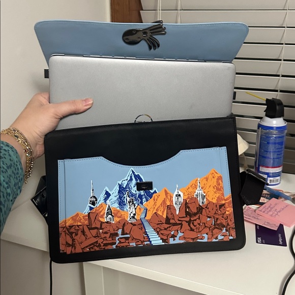 Blue and Black Min and Mon backpack with Octopus toggle - Picture 5 of 6